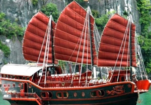 Du thuyền Red Dragon Hạ Long