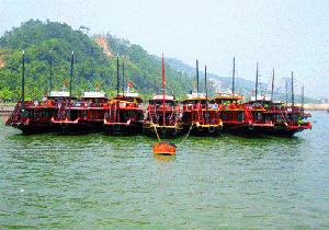 Tàu thăm quan du lịch Thanh Niên, Hạ Long