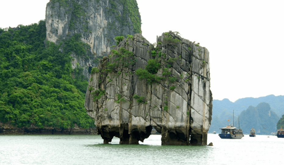 hòn Đỉnh Hương, Hạ Long