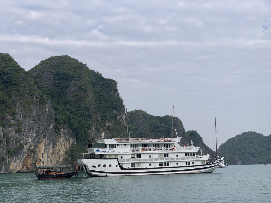 du thuyền 4 sao ở hạ long