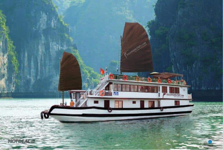 Du thuyền Hạ Long Dolphin