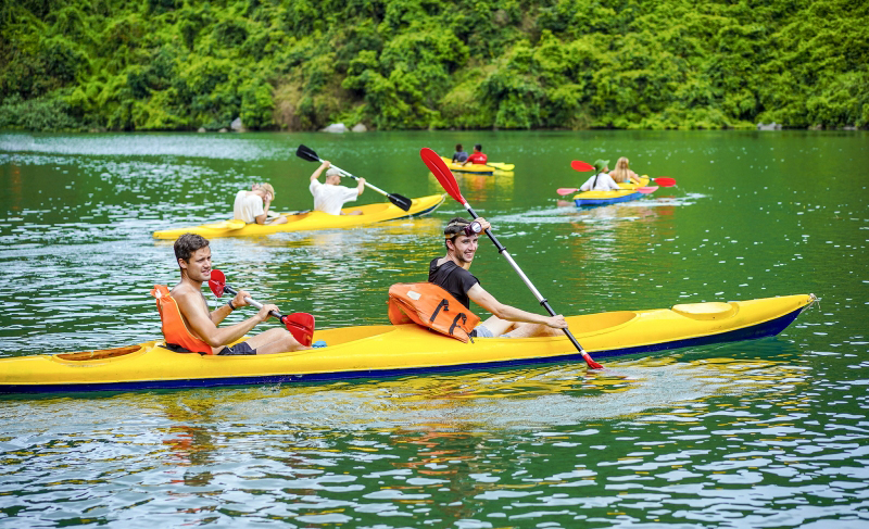 tour du thuyền hạ long 2 ngày 1 đêm