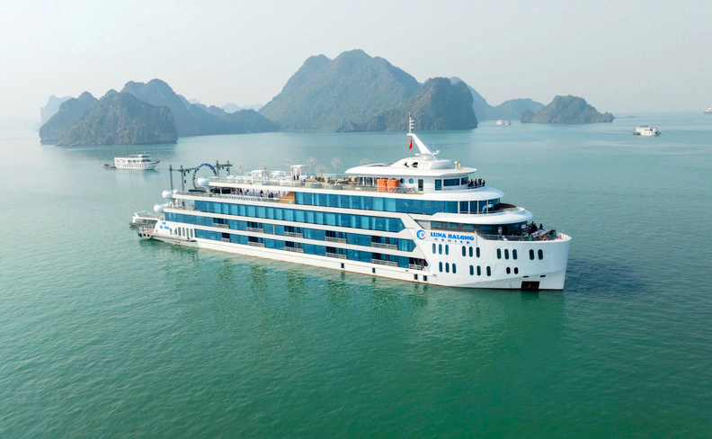 Du thuyền Luna Hạ Long