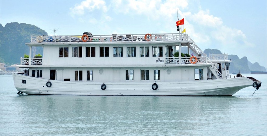 tàu riêng ngủ đêm trên vịnh Hạ Long
